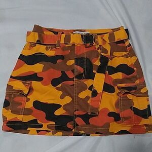 Fall camo 7 pocket skirt M